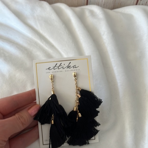 NWT Ettika daydreamer tassel 18k gold plated earrings in black fabric - Picture 5 of 6